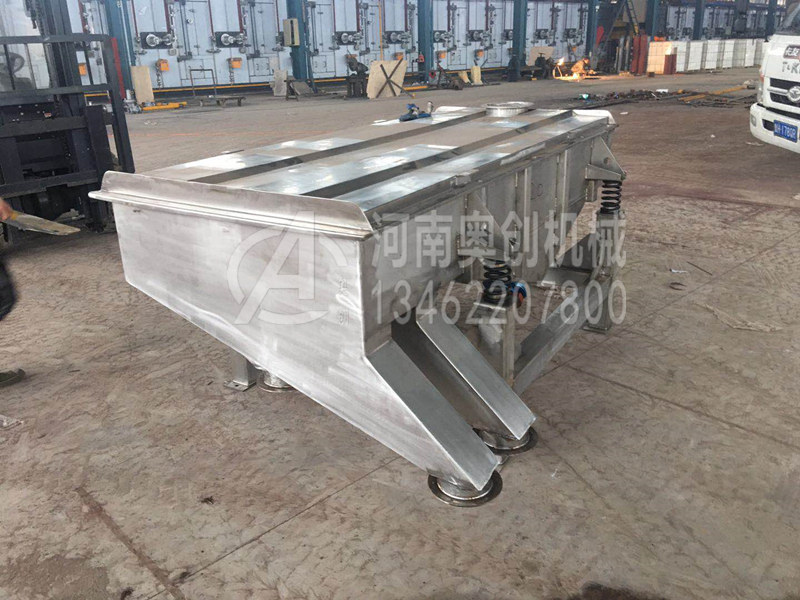 降阻劑粉除雜直線振動(dòng)篩分機(jī) 降阻劑粉除雜直線振動(dòng)篩分機(jī)