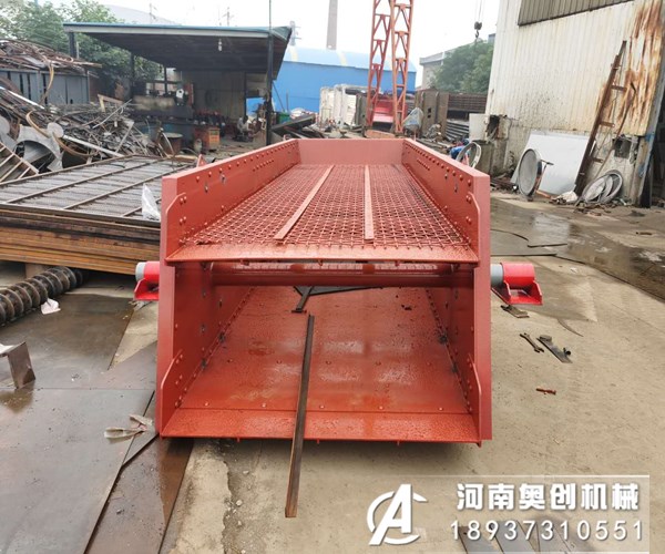 造成礦用粘土振動篩?篩網破損的原因和解決方法